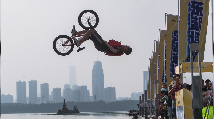 Wuhan'da Bisiklet Festivali'ne İlgi Büyük