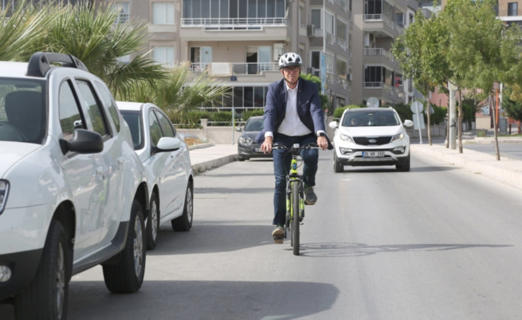 Gaziemir Belediye Başkanı Halil Arda'dan Bisikletli Denetim