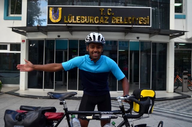 Korona virüsten işsiz kalan İngiliz, bisikletiyle Türkiye'ye geldi