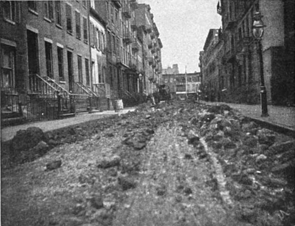 1894’te Londra’da bir yazar, 50 yıl içinde Londra’nın her sokağının üç metre gübrenin altına gömüleceği hesaplamasını yaptı.