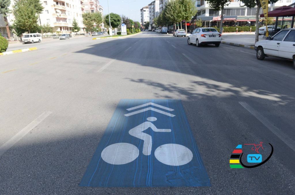 Gazi Caddesinde paylaşımlı bisiklet yolu uygulamasını hayata geçireceğiz.