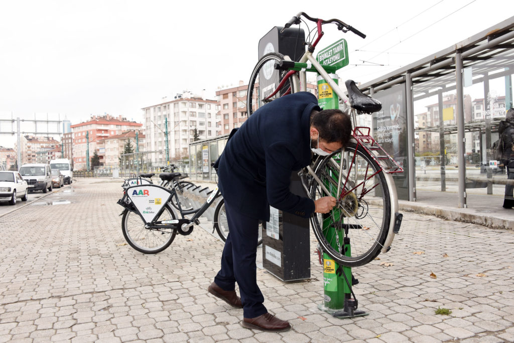 Bisiklet Tamir İstasyonlarının Bakımı Yapıldı