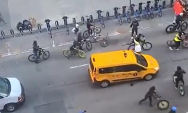 New York'ta Bisikletli Çete Saldırısı